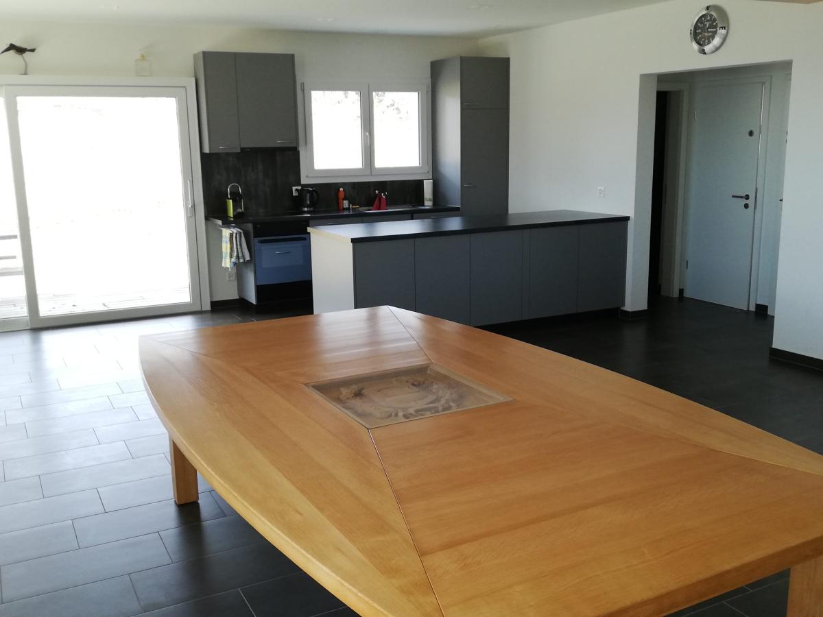 Grande table pour 8 personnes (à protéger)